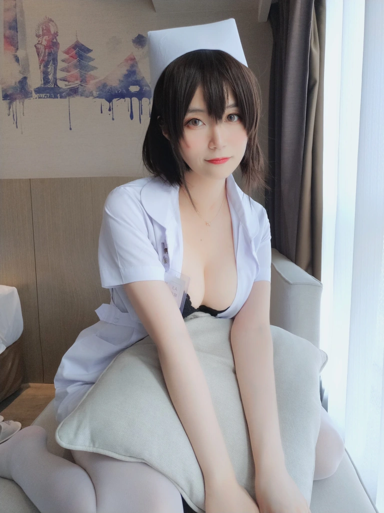 《短发小护士》｜白银81 · 37张写真