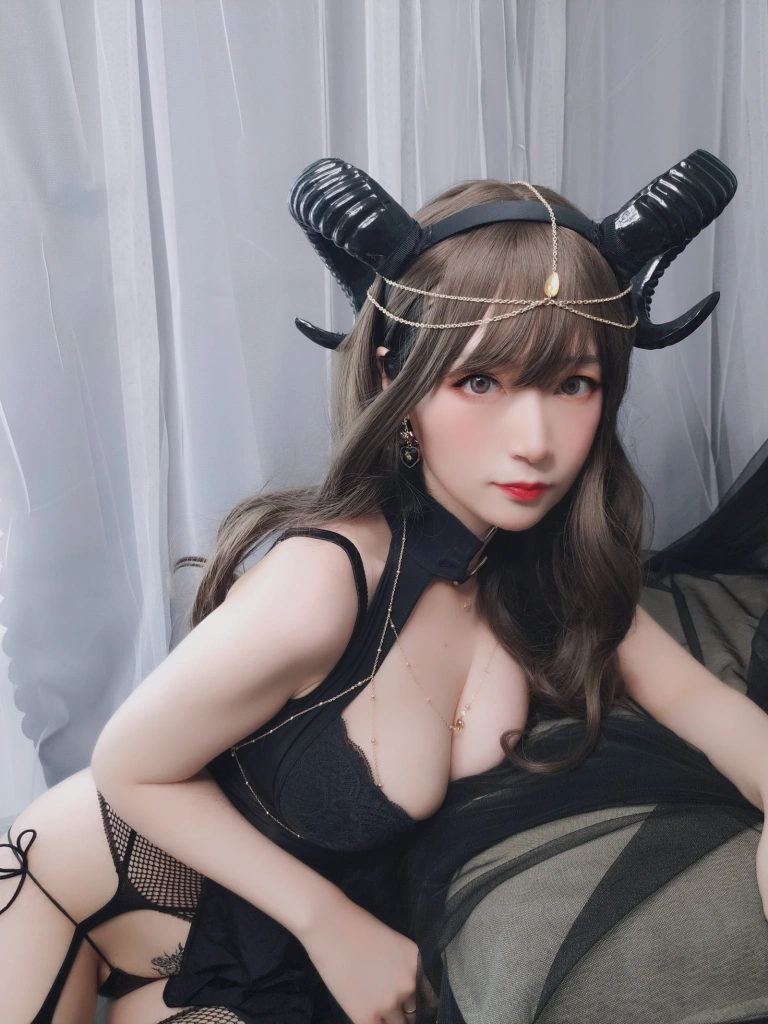 《黑山魅魔》｜白银81 · 50张写真、1 个视频