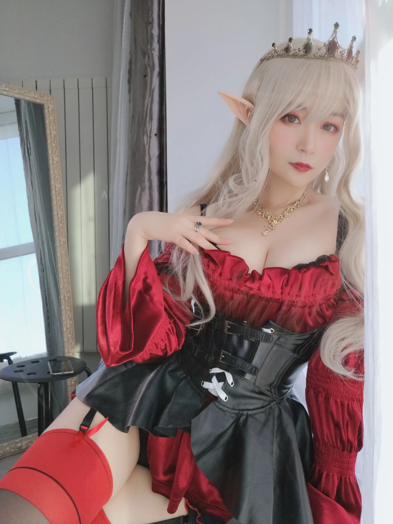 《皇家吸血鬼》｜白银81 · 50张写真、8 个视频