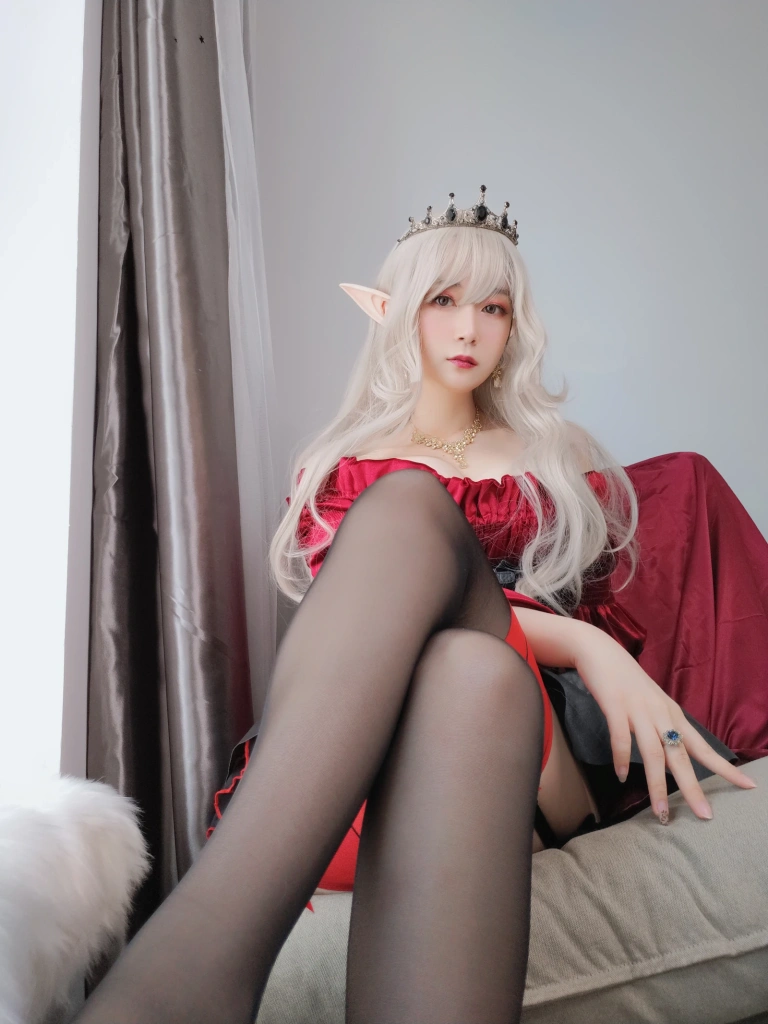 《皇家吸血鬼》｜白银81 · 50张写真、8 个视频