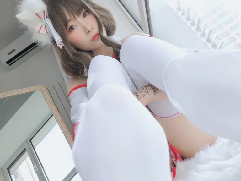 《神社饲养的小狐狸》｜白银81 · 50张写真、3 个视频