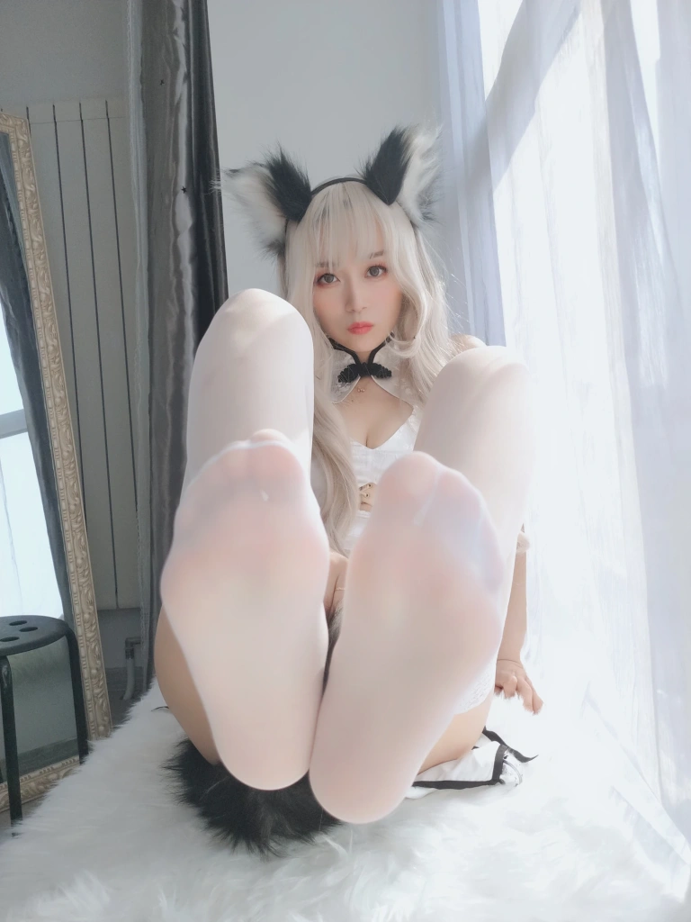 《小白狼》｜白银81 · 49张写真、3 个视频
