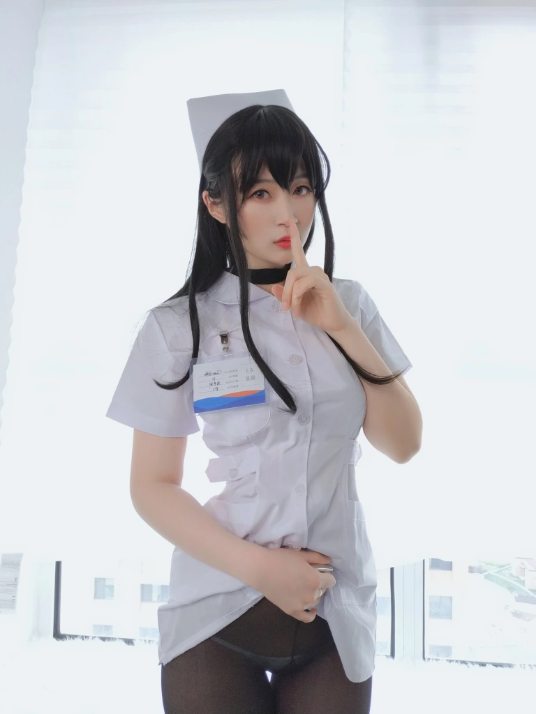 《长发小护士》｜白银81 · 66张写真、3 个视频