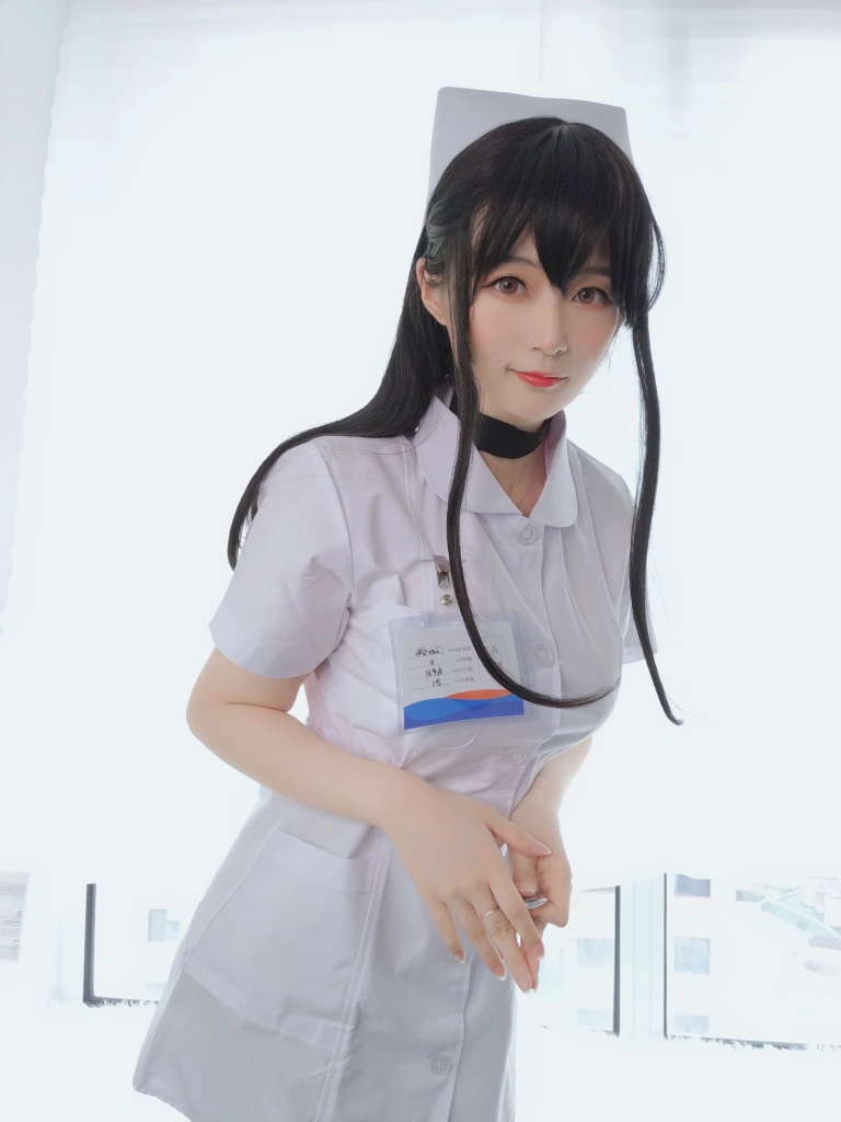 《长发小护士》｜白银81 · 66张写真、3 个视频