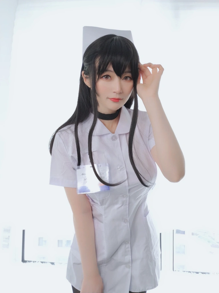 《长发小护士》｜白银81 · 66张写真、3 个视频