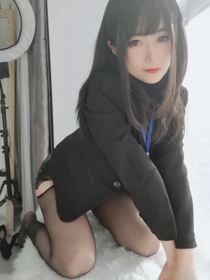 《职场新人》｜白银81 · 118张写真、7 个视频