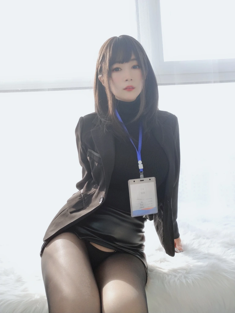 《职场新人》｜白银81 · 118张写真、7 个视频