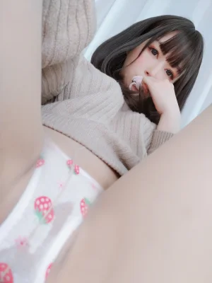《甜美后辈日常篇》｜白银81 · 130张写真、3 个视频