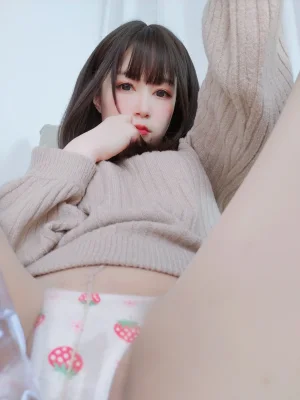 《甜美后辈日常篇》｜白银81 · 130张写真、3 个视频