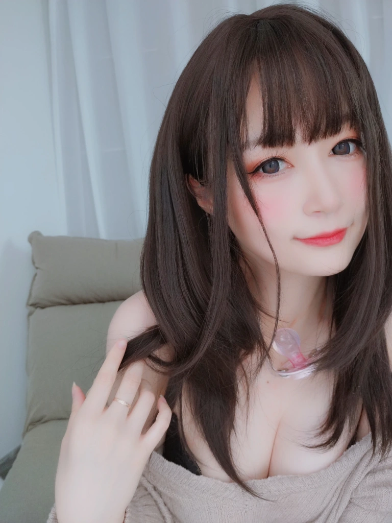 《甜美后辈日常篇》｜白银81 · 130张写真、3 个视频