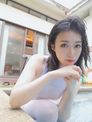《白色竞泳》｜白银81 · 83张写真、2 个视频