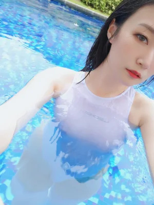 《白色竞泳》｜白银81 · 83张写真、2 个视频