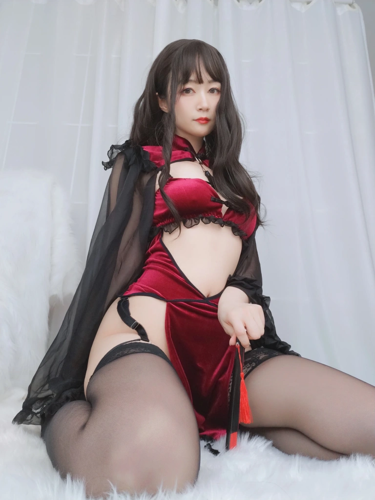 《红丝绒旗袍》｜白银81 · 115张写真、6 个视频