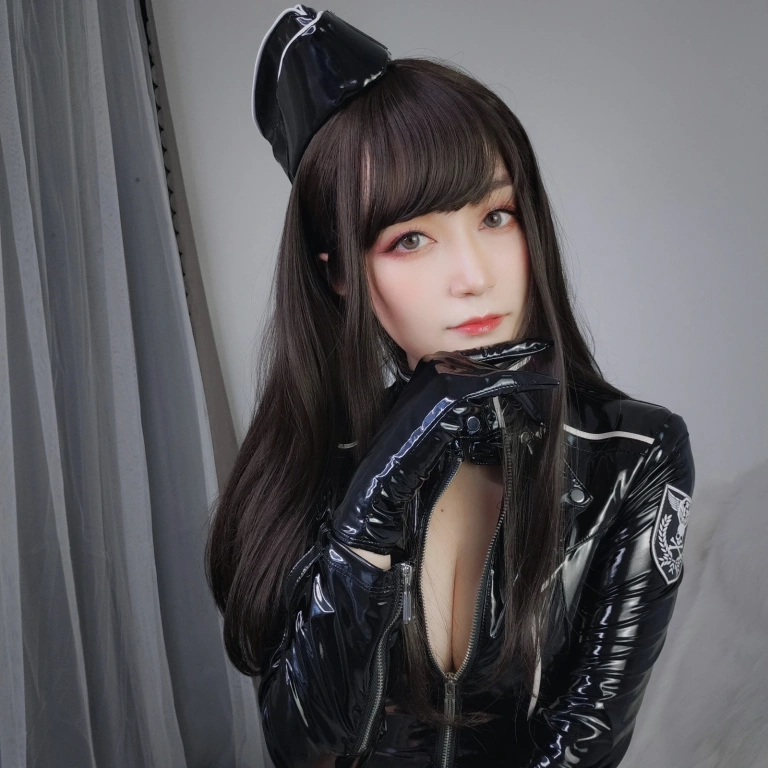 《通讯官》｜白银81 · 147张写真、8 个视频