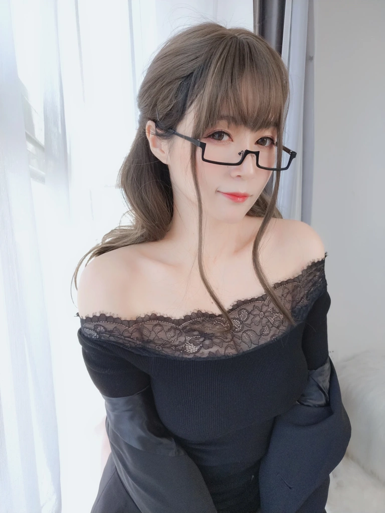 《黑西服》｜白银81 · 136张写真、7 个视频