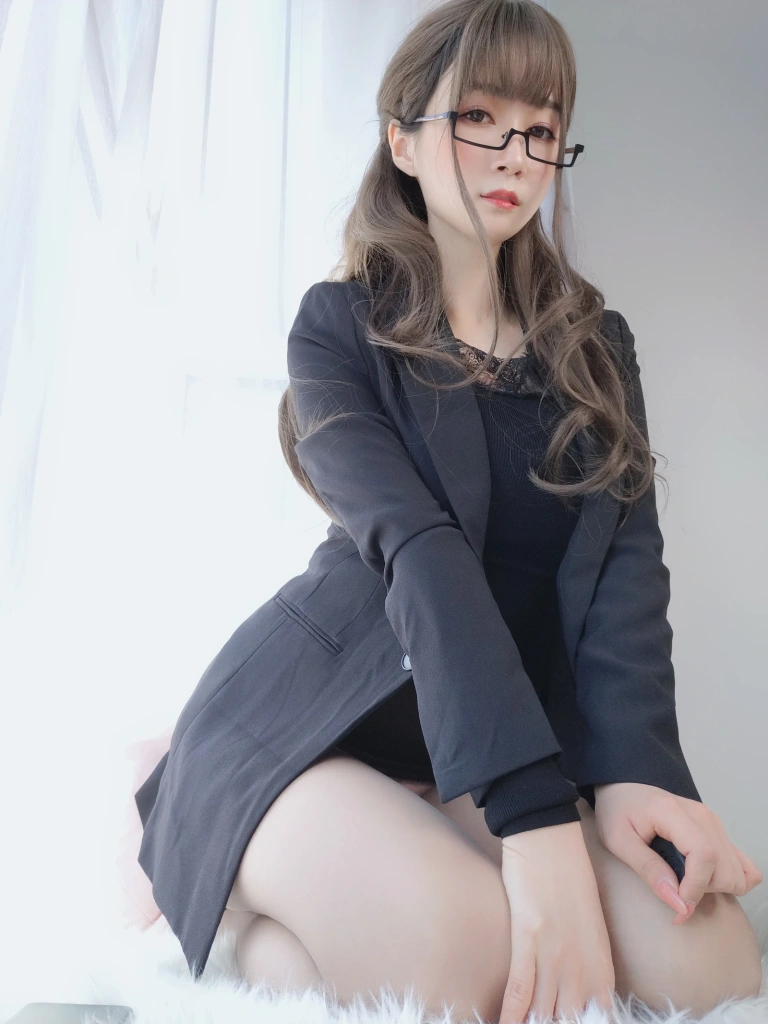 《黑西服》｜白银81 · 136张写真、7 个视频