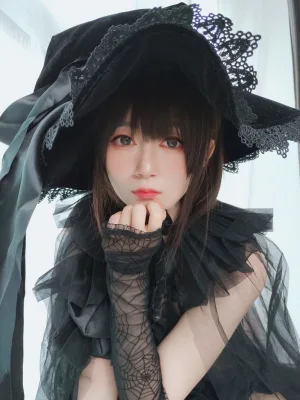 《自撮り Vol.44 见习魔女》｜白银81 · 126张写真、6 个视频