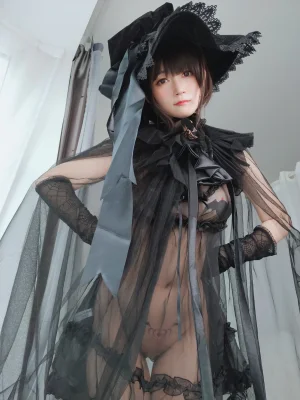 《自撮り Vol.44 见习魔女》｜白银81 · 126张写真、6 个视频