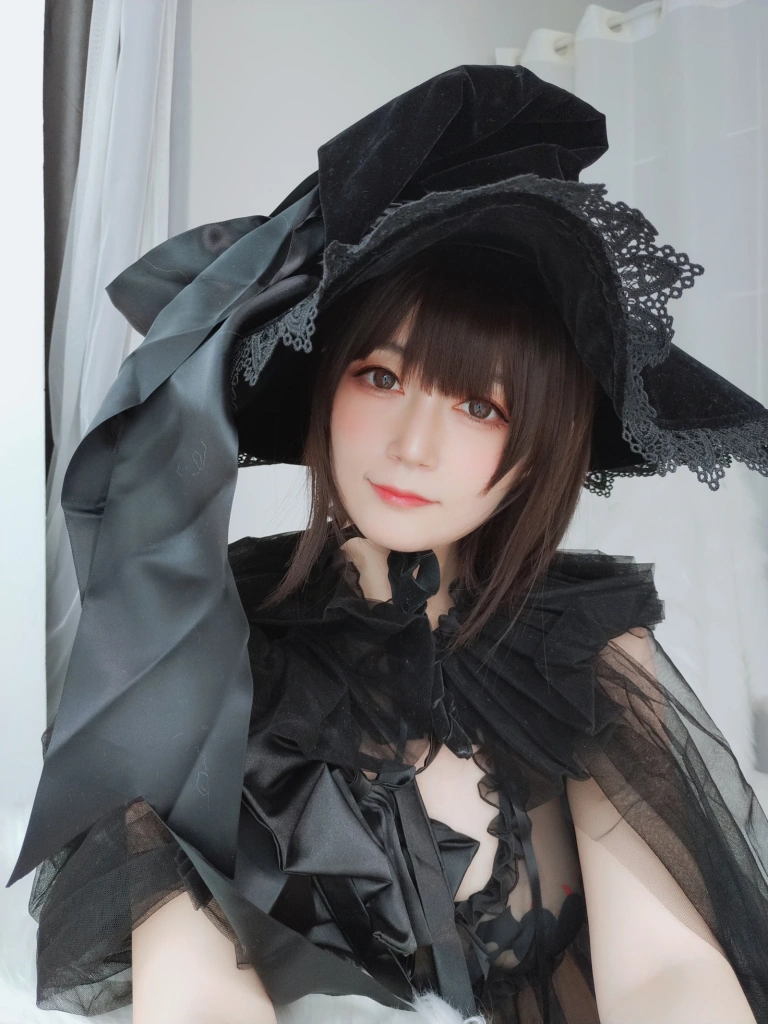 《自撮り Vol.44 见习魔女》｜白银81 · 126张写真、6 个视频