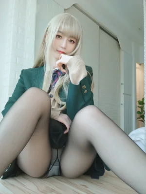 《自撮り Vol.53 灰色空间》｜白银81 · 91张写真、1 个视频