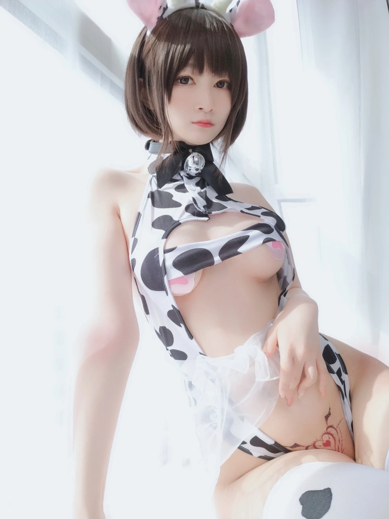 《自撮り Vol.46 可爱奶牛》｜白银81 · 100张写真、3 个视频