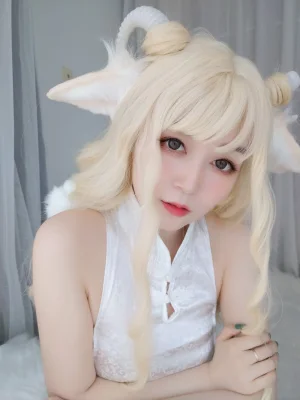 《小白羊 旗袍》｜白银81 · 101张写真、7 个视频