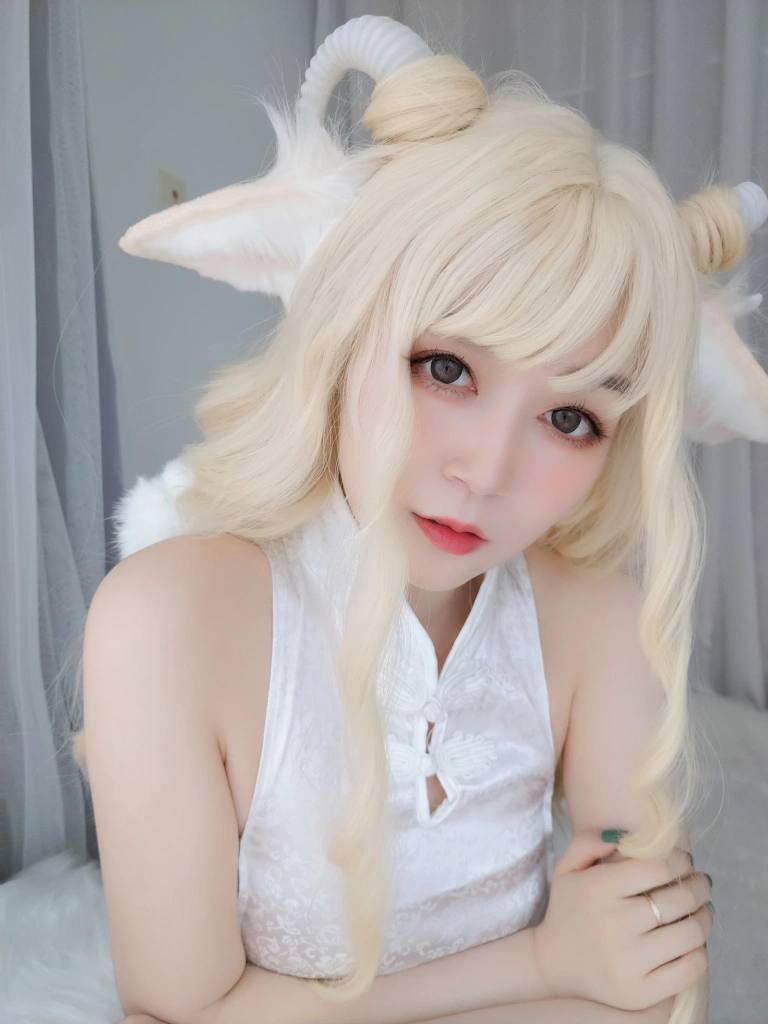 《小白羊 旗袍》｜白银81 · 101张写真、7 个视频