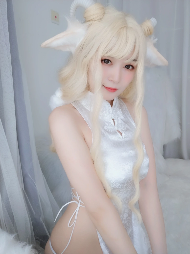 《小白羊 旗袍》｜白银81 · 101张写真、7 个视频