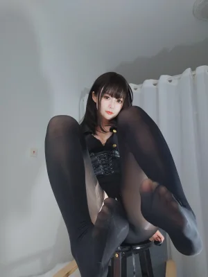 《抖S姐姐》｜白银81 · 59张写真、2 个视频