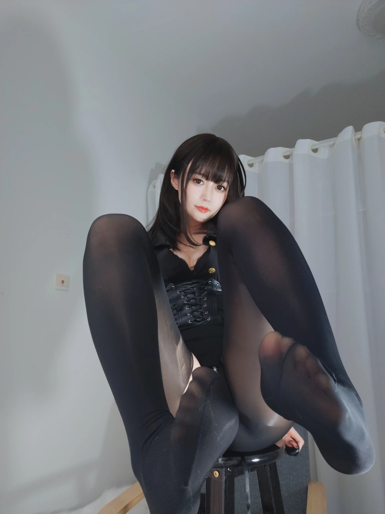 《抖S姐姐》｜白银81 · 59张写真、2 个视频