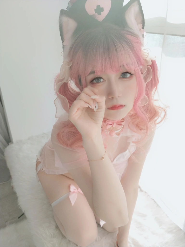 《猫咪护士》｜白银81 · 34张写真、1 个视频