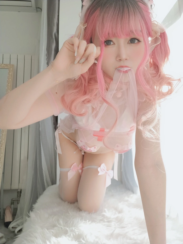 《猫咪护士》｜白银81 · 34张写真、1 个视频