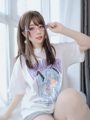 《宅家女友》｜白银81 · 59张写真、4 个视频