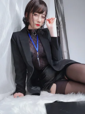 《自撮り vol.57 黑丝情趣》｜白银81 · 145张写真、8 个视频