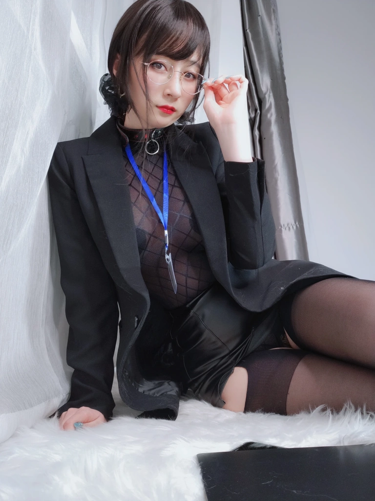 《自撮り vol.57 黑丝情趣》｜白银81 · 145张写真、8 个视频
