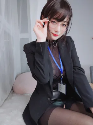 《自撮り vol.57 黑丝情趣》｜白银81 · 145张写真、8 个视频