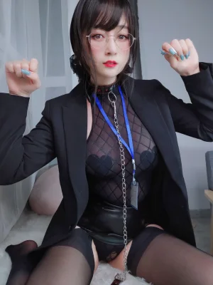 《自撮り vol.57 黑丝情趣》｜白银81 · 145张写真、8 个视频