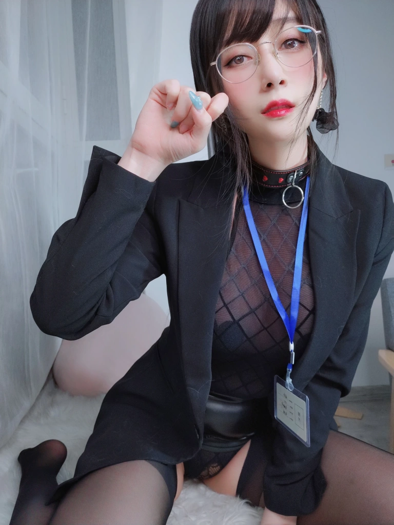 《自撮り vol.57 黑丝情趣》｜白银81 · 145张写真、8 个视频