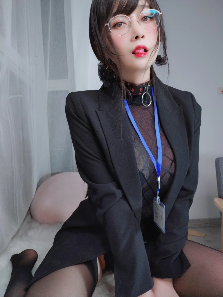 《自撮り vol.57 黑丝情趣》｜白银81 · 145张写真、8 个视频