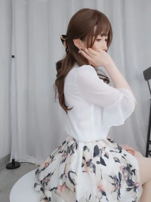 《自撮り vol.58 肉丝》｜白银81 · 124张写真、2 个视频