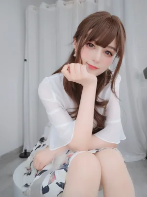 《自撮り vol.58 肉丝》｜白银81 · 124张写真、2 个视频