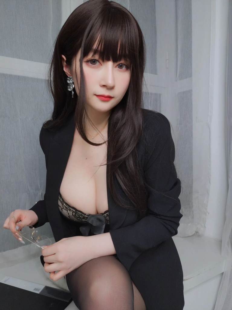 《[Patreon] 2022年10月套图》｜白银81 · 210张写真、13 个视频