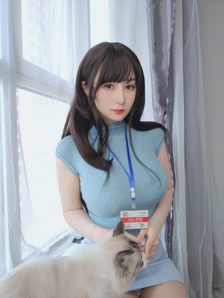 《巨乳の後輩》｜白银81 · 183张写真、7 个视频