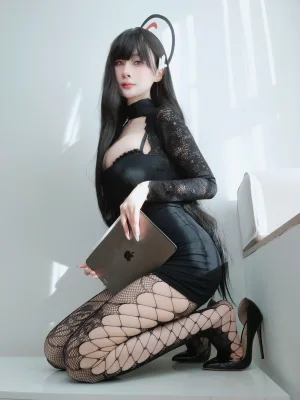 《自撮り Vol.104》｜白银81 · 117张写真、9 个视频