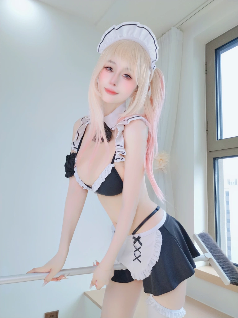 《Fantia 2025年12月会员合集》｜白银81 · 144张写真、1 个视频