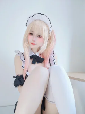 《Fantia 2025年12月会员合集》｜白银81 · 144张写真、1 个视频