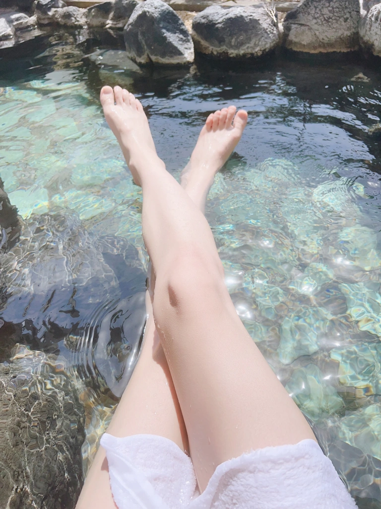 《Fantia 2025年02月 要一起泡温泉吗？♨️》｜水淼Aqua · 32张写真