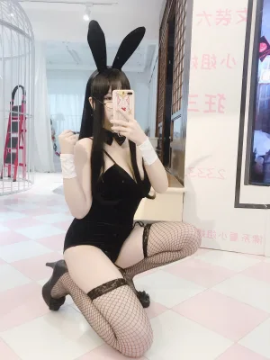 《自撮りVol.1 黑丝兔女郎》｜雪晴Astra · 25张写真、4 个视频