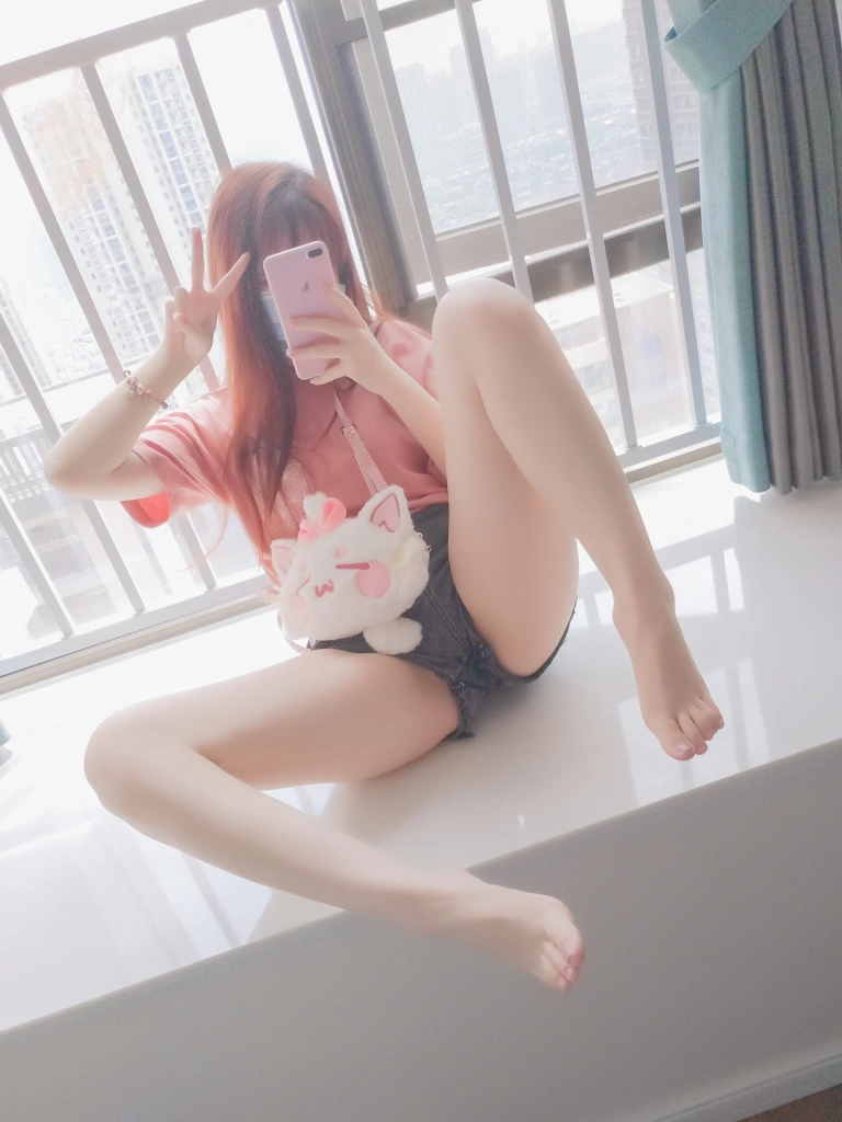 《自撮りVol.21 美腿美足美臀》｜雪晴Astra · 178张写真、2 个视频