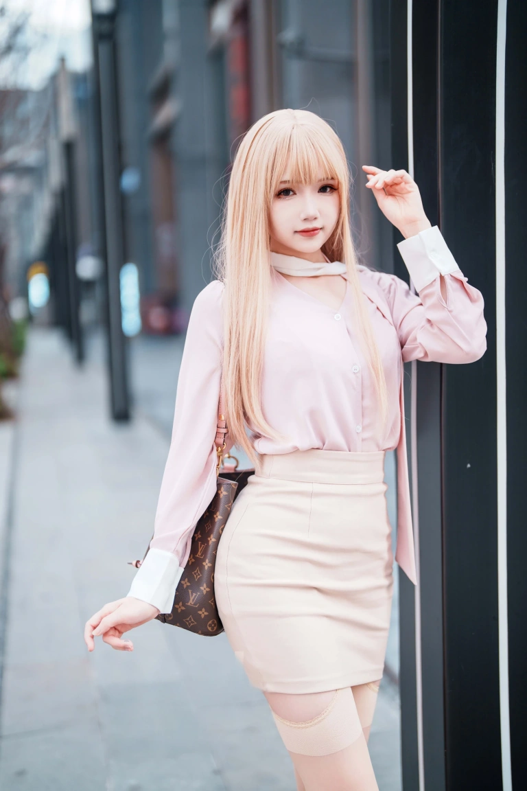 《金发职人OL》｜雪晴Astra · 59张写真、1 个视频